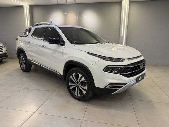 FIAT TORO 2.0 16V TURBO DIESEL VOLCANO 4WD AT9 FIAT TORO 2.0 16V TURBO DIESEL VOLCANO 4WD AT9